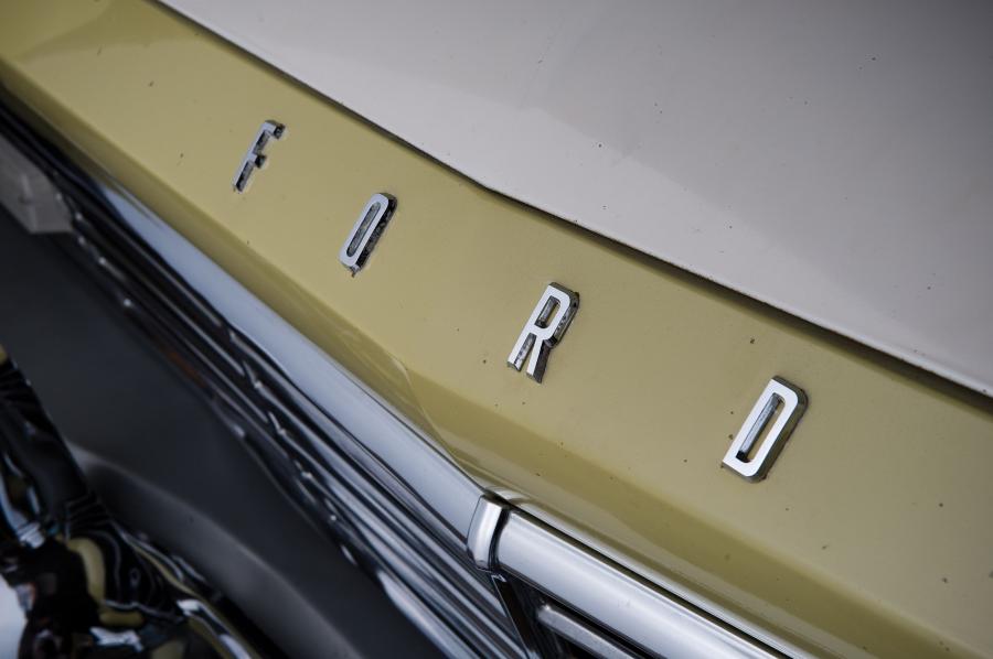  Ford 6-Passenger Country Sedan 1957 года  (фото 5 из 9)